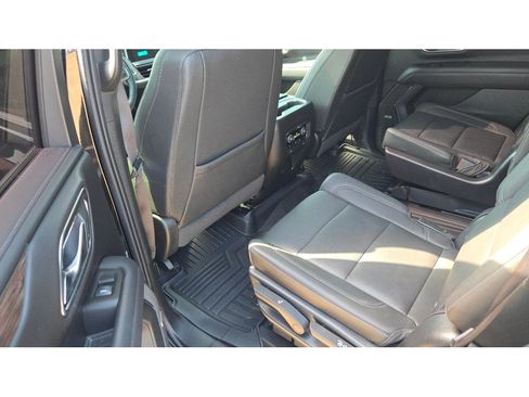 Used 2022 Chevrolet Tahoe Z71 w/ Z71 Off-Road Package AWD/4WD image 16