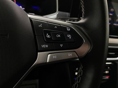 Used 2025 Volkswagen Taos SE image 16