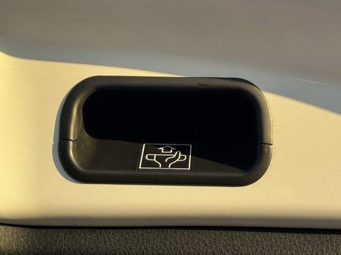 Used 2022 Toyota C-HR XLE image 29