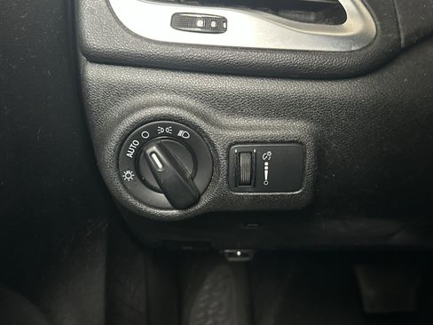 Used 2015 Dodge Dart SXT image 24