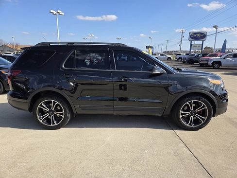 Used 2015 Ford Explorer Sport image 2