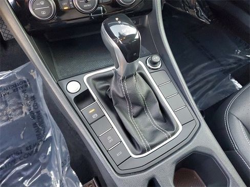 Certified 2023 Volkswagen Jetta SE w/ Panoramic Sunroof Package image 27