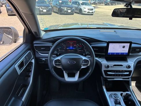 Used 2022 Ford Explorer XLT w/ Equipment Group 202A AWD/4WD image 7