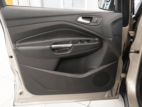 Used 2017 Ford Escape SE image 16