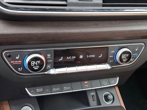 Certified 2025 Audi Q5 2.0T Premium Plus image 16