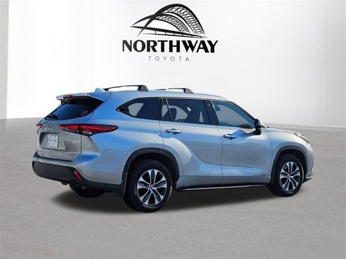 Used 2022 Toyota Highlander XLE image 4