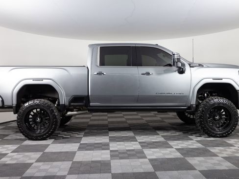 Used 2025 GMC Sierra 3500 Denali Ultimate AWD/4WD image 9