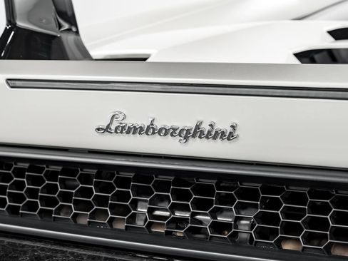 Used 2018 Lamborghini Huracan Performante AWD/4WD image 49