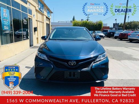 Used 2019 Toyota Camry SE w/ Carpet Mat Package FWD image 9