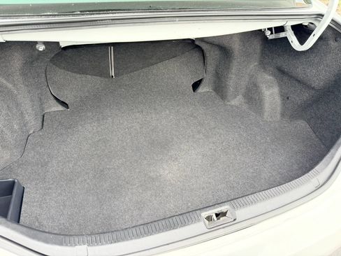 Used 2011 Toyota Camry LE FWD image 18