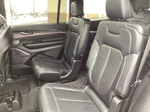 Used 2021 Jeep Grand Cherokee L Overland w/ Luxury Tech Group IV image 28