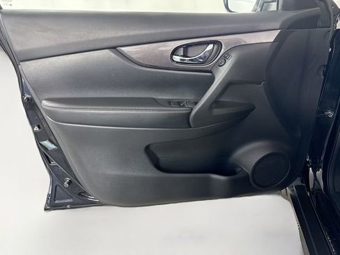 Used 2019 Nissan Rogue SV AWD/4WD image 12