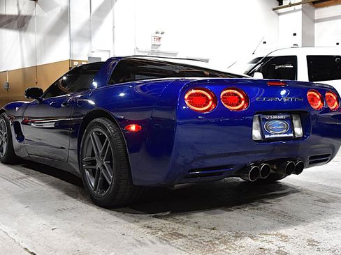 Used 2004 Chevrolet Corvette Coupe w/ Preferred Equipment Group RWD image 10