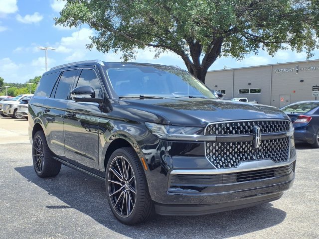 New 2025 Lincoln Navigator Reserve AWD/4WD image 4