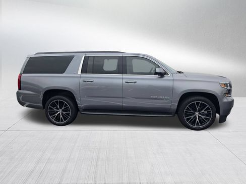 Used 2018 Chevrolet Suburban LT w/ Luxury Package AWD/4WD image 5