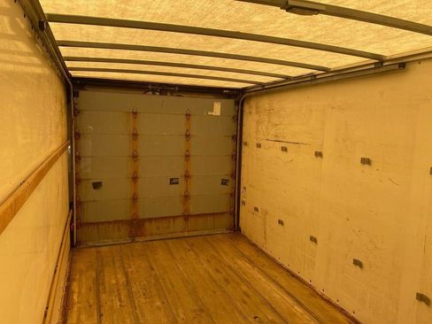Used 2017 GMC Savana 3500 Extended RWD image 16