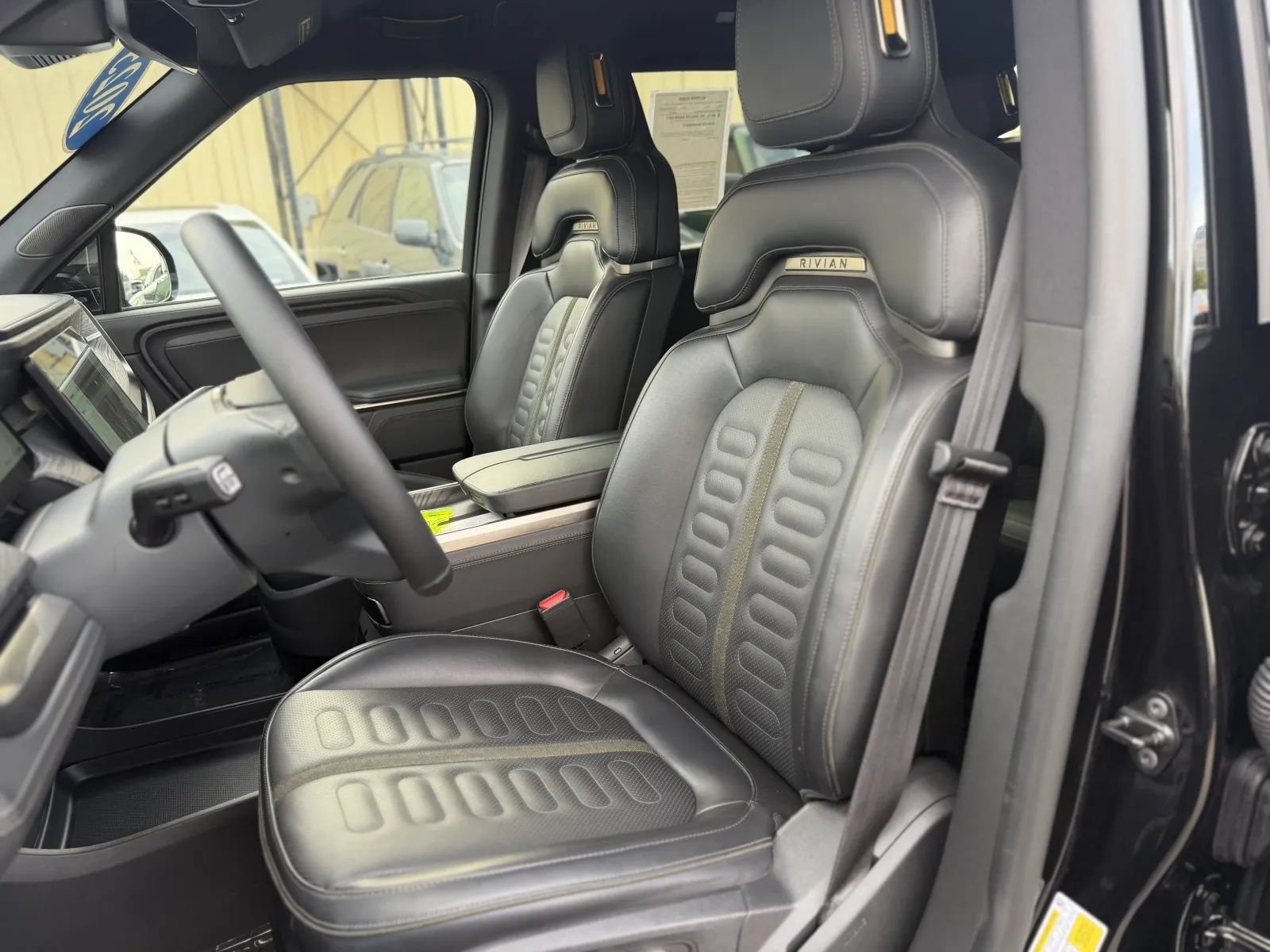 Used 2025 Rivian R1S Adventure Dual AWD/4WD image 15