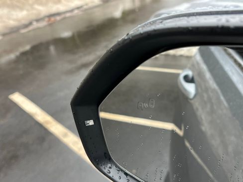 Used 2025 Volkswagen Atlas SE image 26