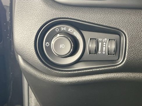 Used 2022 Jeep Renegade Latitude w/ Convenience Group AWD/4WD image 11