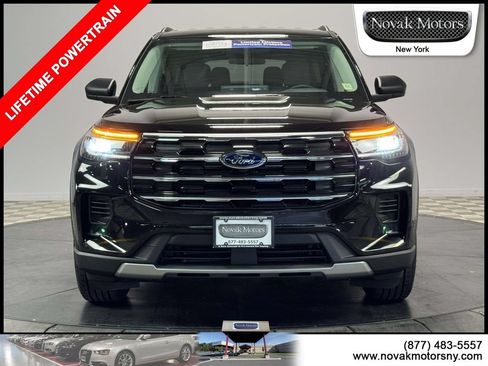 Used 2025 Ford Explorer Active AWD/4WD image 2