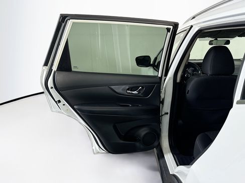 Used 2018 Nissan Rogue SV FWD image 24