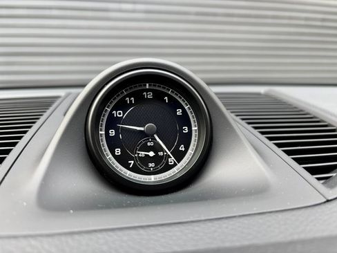 Certified 2025 Porsche Macan image 18