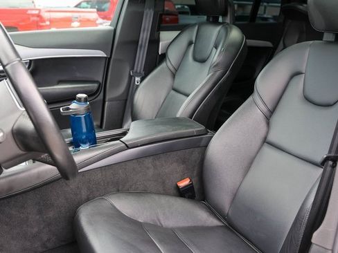 Used 2021 Volvo XC90 T5 Momentum w/ Protection Package Premier image 14