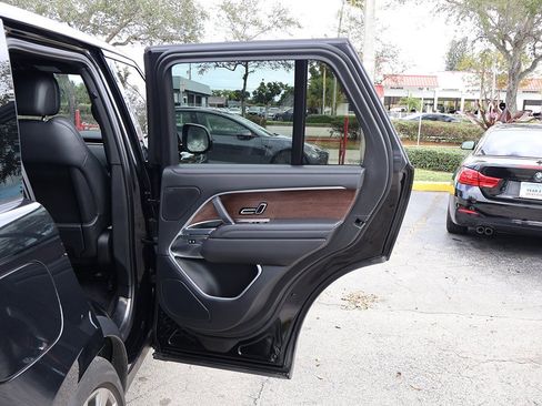 Used 2023 Land Rover Range Rover SE image 34