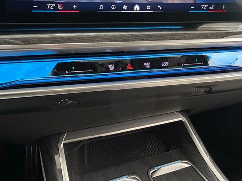 Used 2023 BMW 760i xDrive image 18