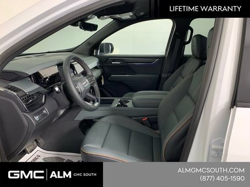 New 2026 GMC Acadia AT4 w/ Luxury Package AWD/4WD image 9