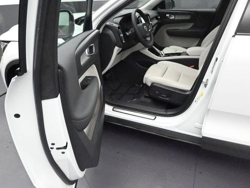 Used 2024 Volvo XC40 B5 Plus w/ Climate Package AWD/4WD image 11