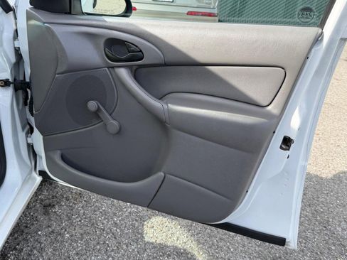 Used 2003 Ford Focus LX image 19