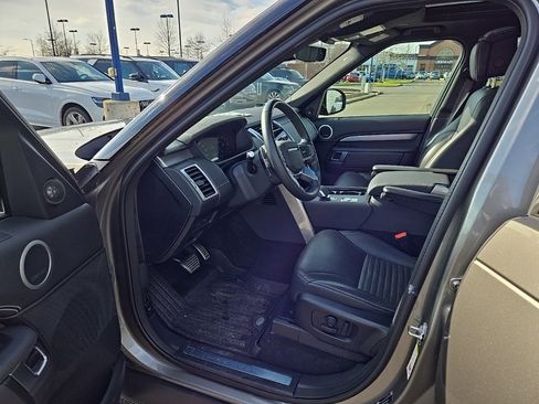 Certified 2025 Land Rover Discovery Dynamic SE image 16