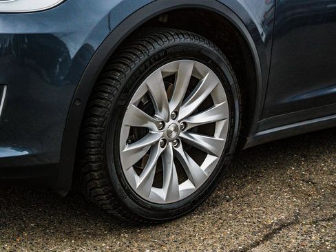 Used 2019 Tesla Model X 75D image 13