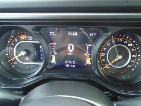 Used 2025 Jeep Wrangler Unlimited Sahara AWD/4WD image 7