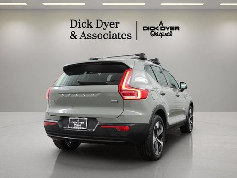 Certified 2025 Volvo XC40 B5 Plus AWD/4WD image 11