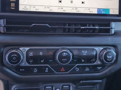 Used 2024 Jeep Gladiator Sport image 19