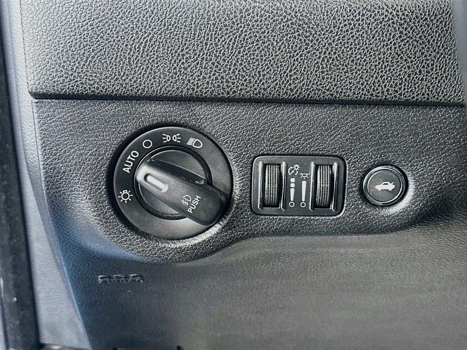 Used 2015 Dodge Charger R/T RWD image 10