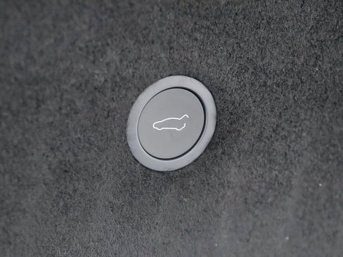 Used 2021 Tesla Model S Plaid image 31