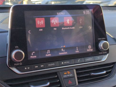 Used 2024 Nissan Altima 2.5 SV image 14