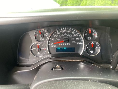 Used 2015 Chevrolet Express 2500 RWD image 12