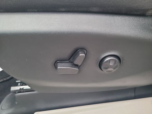 Used 2024 Chrysler Voyager LX FWD image 12