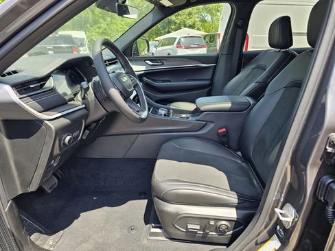 New 2026 Jeep Grand Cherokee L 2WD image 16