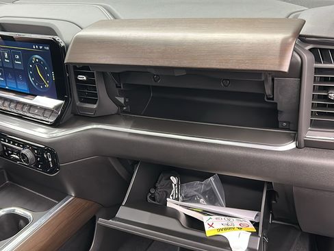 Used 2024 Chevrolet Silverado 1500 High Country w/ High Country Premium Package image 41