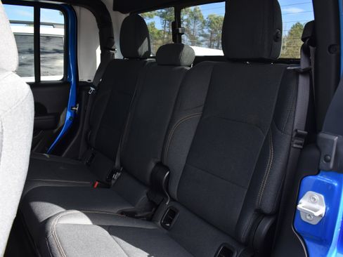 Used 2024 Jeep Gladiator Sport image 27