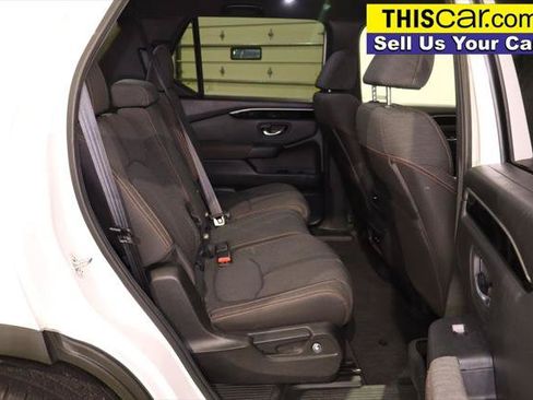 Used 2025 Honda Pilot Sport image 27