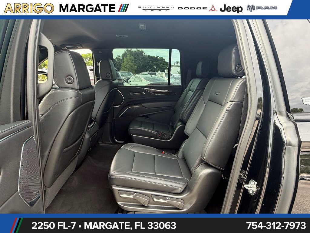 Used 2023 Cadillac Escalade ESV Luxury RWD image 11