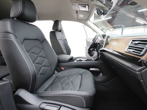 Used 2025 Volkswagen Atlas SE AWD/4WD image 33