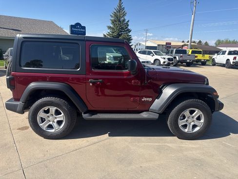 Used 2021 Jeep Wrangler Sport AWD/4WD image 6