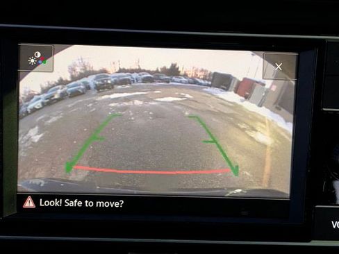 Used 2021 Volkswagen Jetta SE image 32